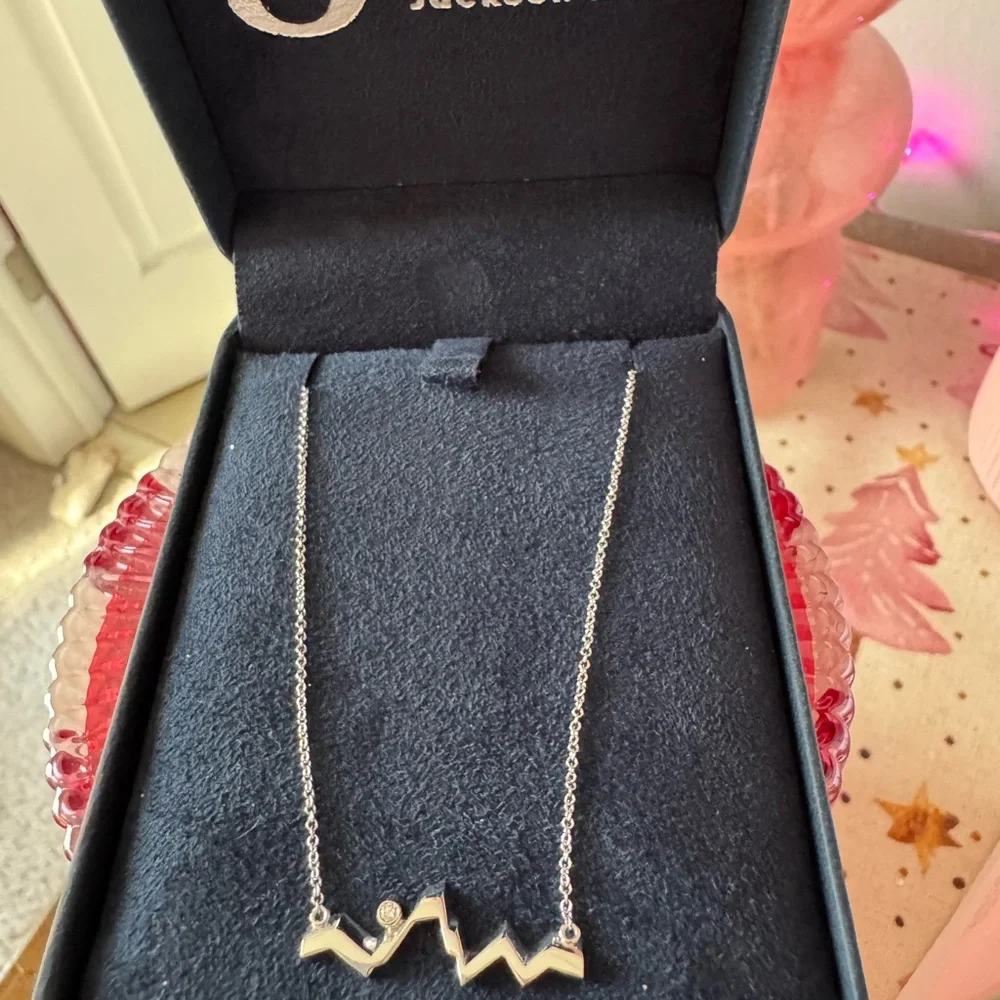 14k White Gold Mountain Outline Necklace 18” - Picture 4 of 15